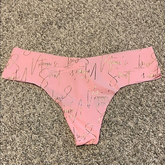 Victoria's Secret No-Show Panties Set - Picture 4 of 7